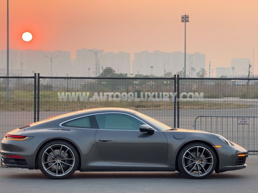 Porsche 911 Carrera 2021