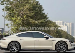 Xe Porsche Taycan Turbo 2020