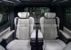 Xe Lexus LM 350 2022