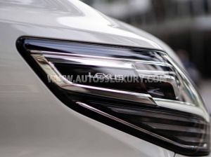 Xe Lexus LM 350 2022