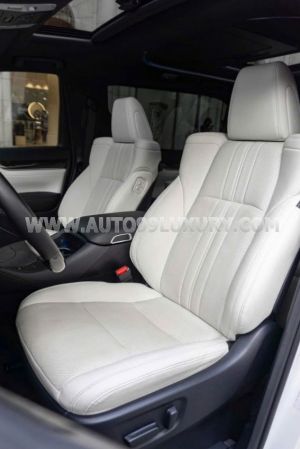 Xe Lexus LM 350 2022