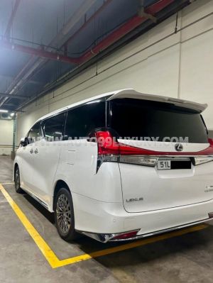 Xe Lexus LM 350 2022