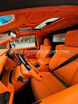 Xe Lexus LM 300h Royal Lounge 2020