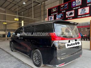 Xe Lexus LM 300h Royal Lounge 2020