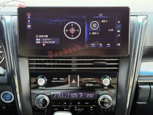 Xe Lexus LM 300h Royal Lounge 2020