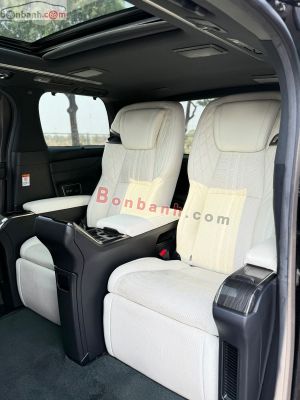 Xe Lexus LM 300h Royal Lounge 2020