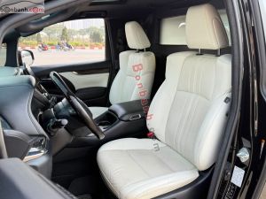 Xe Lexus LM 300h Royal Lounge 2020