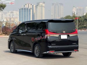 Xe Lexus LM 300h Royal Lounge 2020