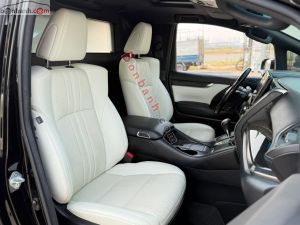 Xe Lexus LM 300h Royal Lounge 2020