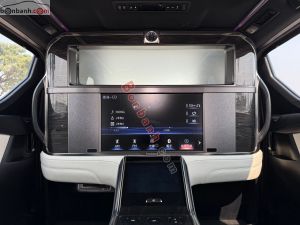 Xe Lexus LM 300h Royal Lounge 2020
