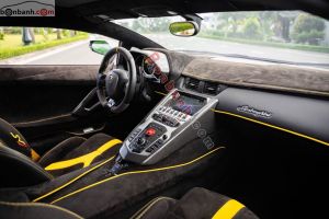 Xe Lamborghini Aventador LP 700-4 2015